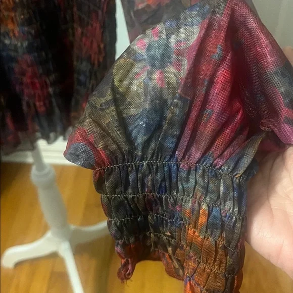 Natural Life Juliana Mesh
Smocked Top Women's Size M
Dark Floral Garden Boho - Picture 5 of 9